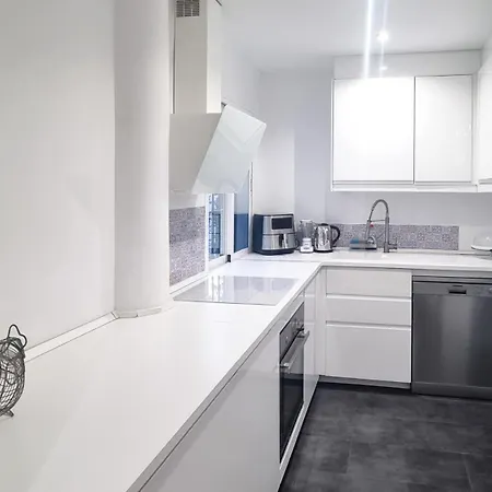 4 Bed House With Pool Walk To Puerto Banus Fast Internet Vakantiehuis