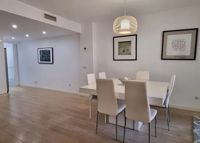 Casa de Férias 4 Bed House With Pool Walk To Puerto Banus Fast Internet *