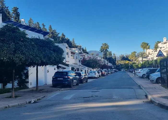 Casa de Férias 4 Bed House With Pool Walk To Puerto Banus Fast Internet