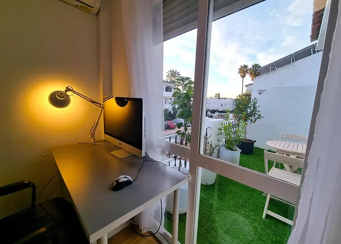 4 Bed House With Pool Walk To Puerto Banus Fast Internet Casa de Férias *