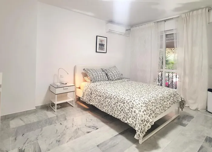 Casa de Férias 4 Bed House With Pool Walk To Puerto Banus Fast Internet *