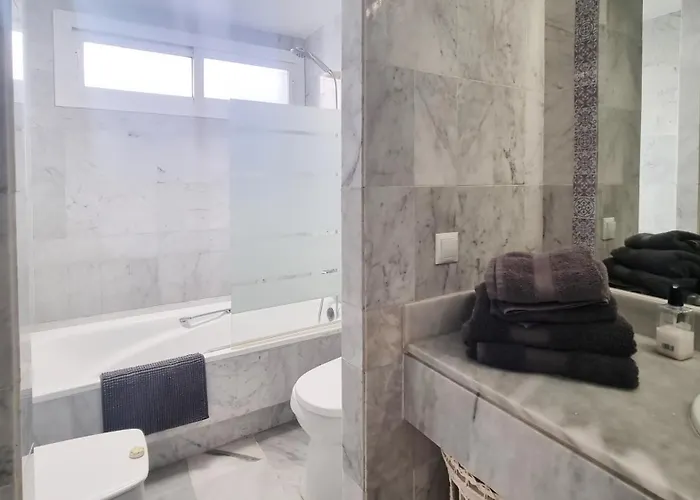 Casa de Férias 4 Bed House With Pool Walk To Puerto Banus Fast Internet Marbella