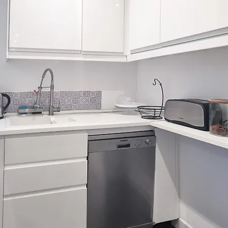 4 Bed House With Pool Walk To Puerto Banus Fast Internet Дом отдыха Марбелья