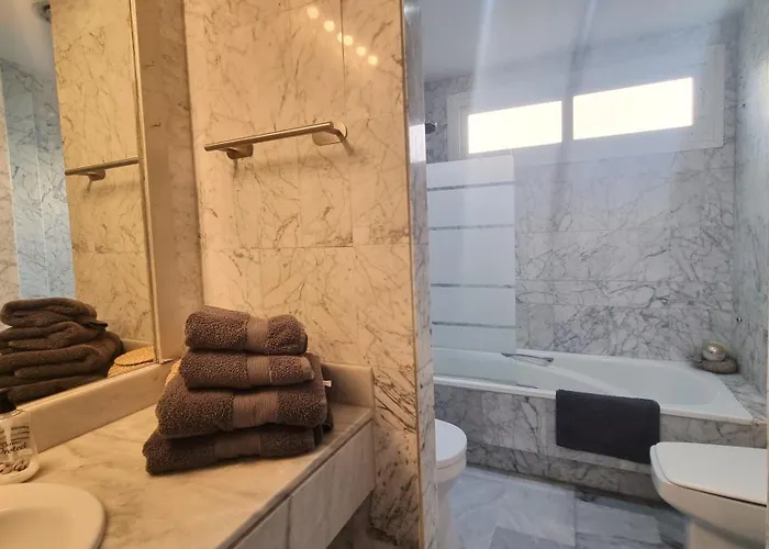 4 Bed House With Pool Walk To Puerto Banus Fast Internet Tatil Evi