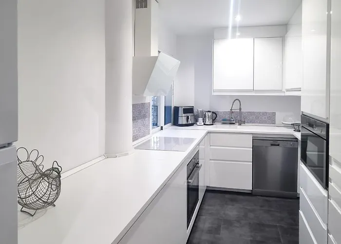 4 Bed House With Pool Walk To Puerto Banus Fast Internet Tatil Evi