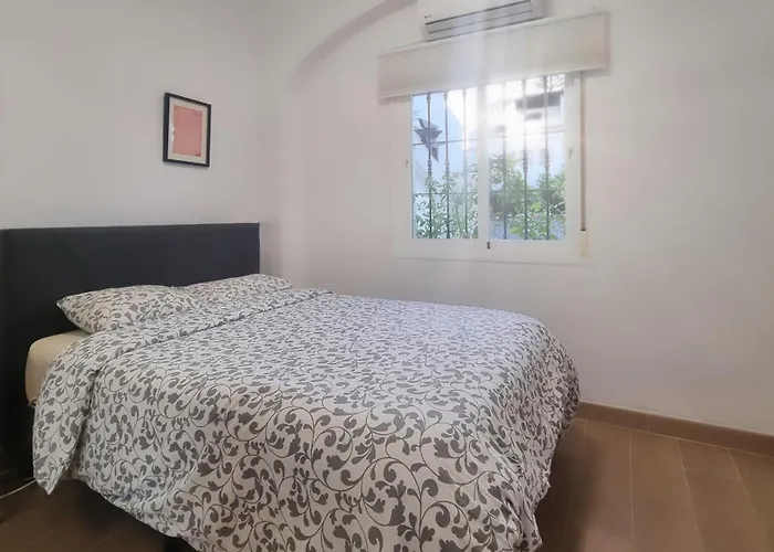 4 Bed House With Pool Walk To Puerto Banus Fast Internet Tatil Evi *