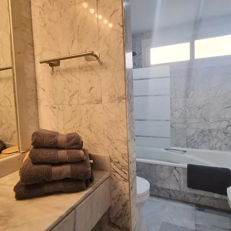 4 Bed House With Pool Walk To Puerto Banus Fast Internet بيت للعطل